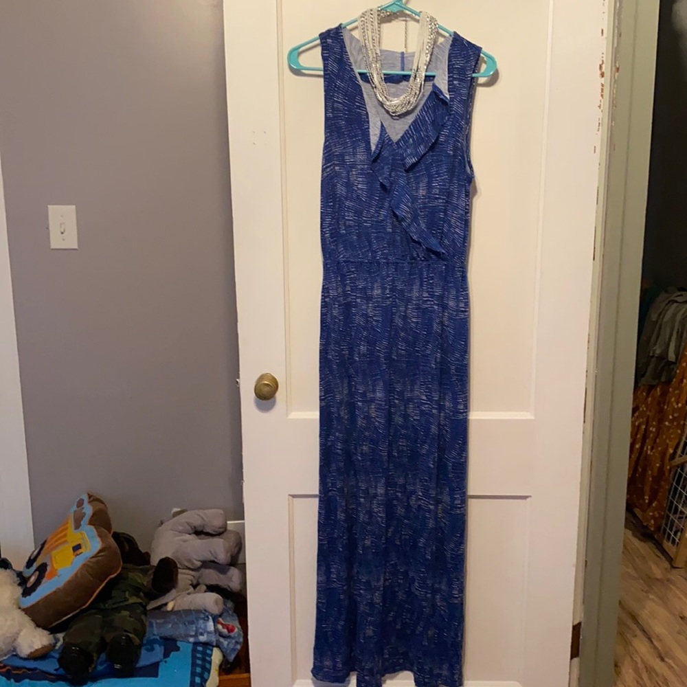 Apt 9 sleeveless maxi dress with free necklace
